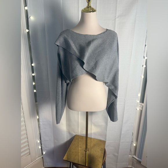 Gray Cropped Sweater and Pant Set Medium - Picture 2 of 12